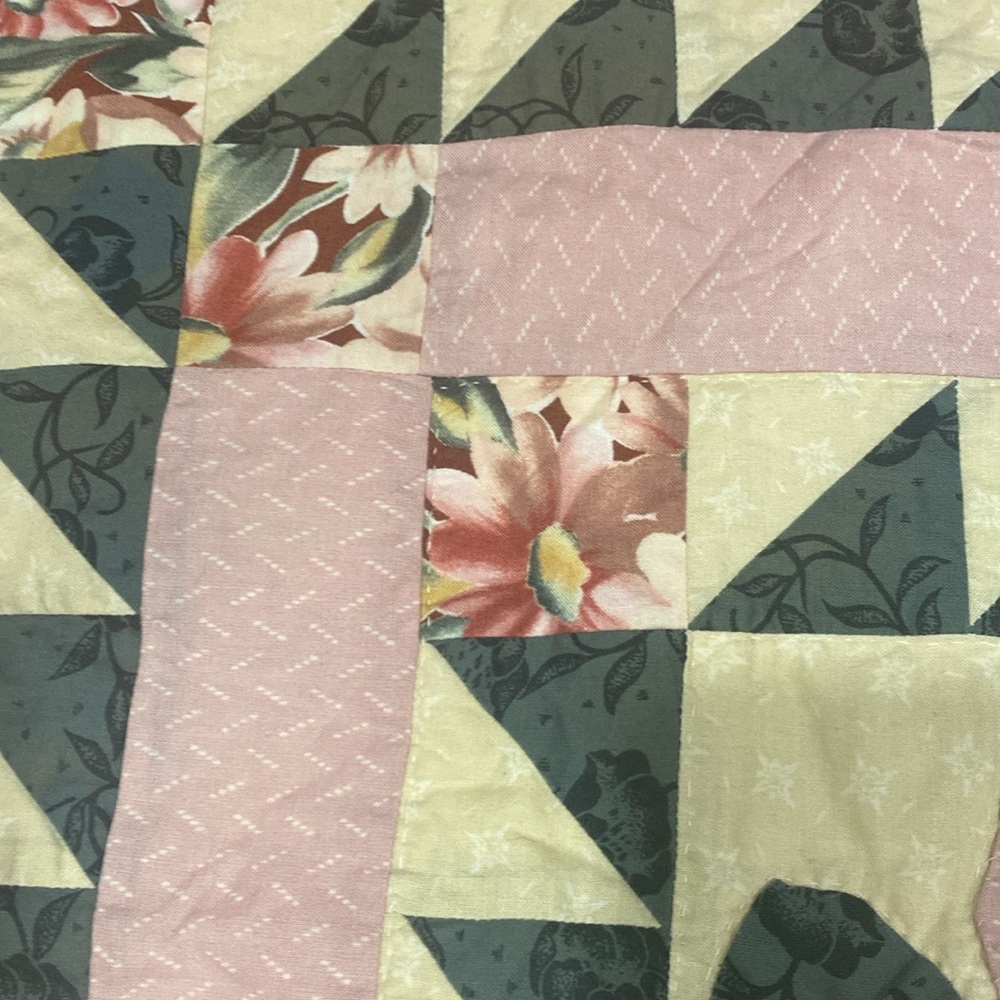 Vintage Handmade Quilt Wall Hanging Table Decoration 22 1/4” x 24 1/4”. - Picture 7 of 7